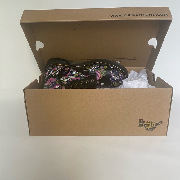 Women’s Dr. Martens Combat Boots, US size 6, (NWT) - Picture 6 of 6